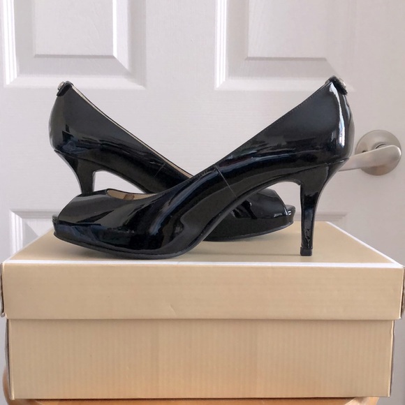 Patent black leather Michael Kors shoes - Picture 1 of 6
